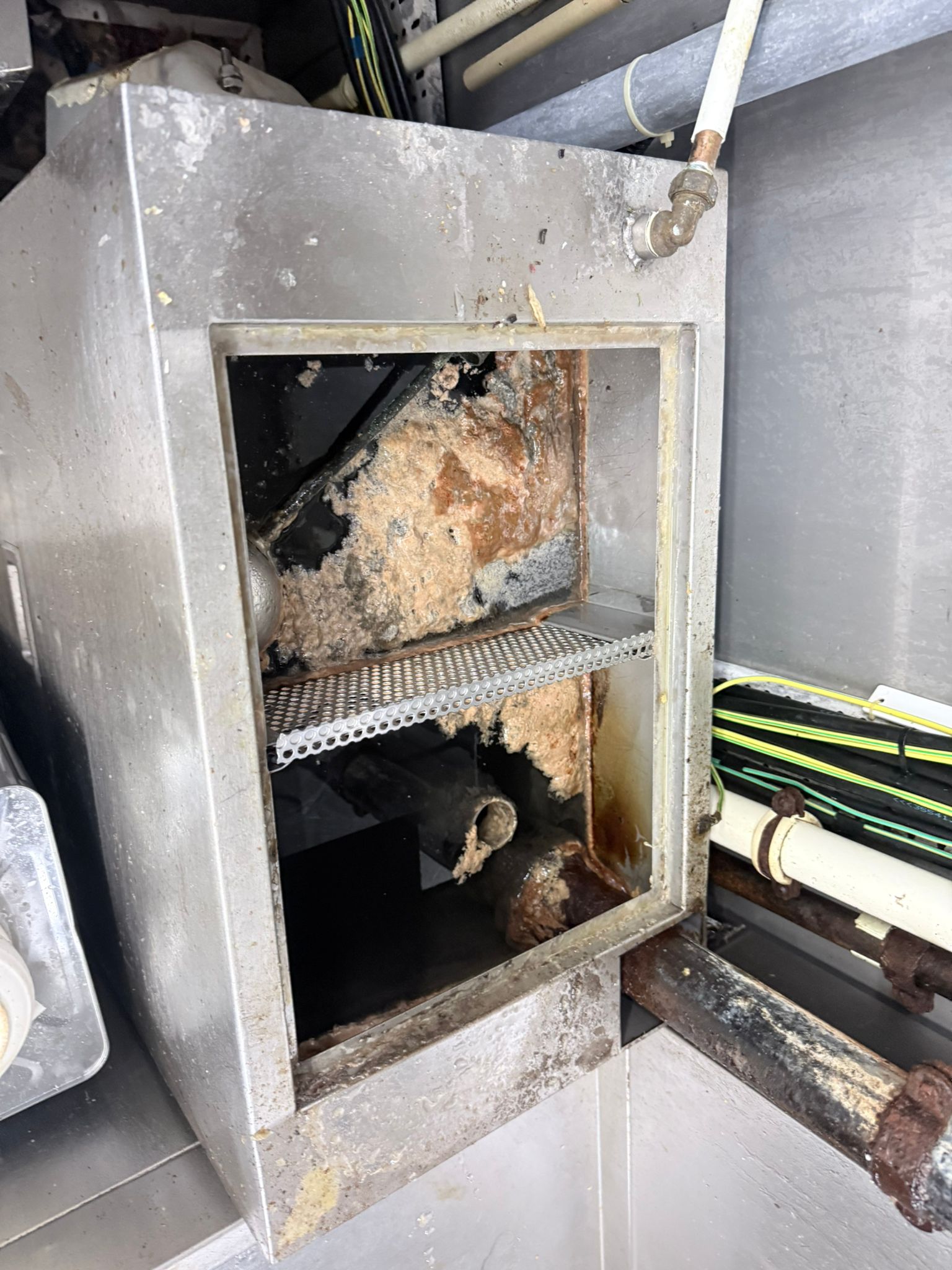 Commercial kitchen fume system deep cleaning service